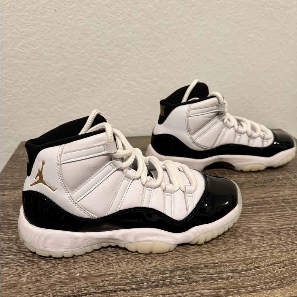 Air Jordan 11 Retro Size:4Y